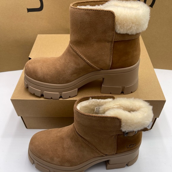 UGG WMNS 
W BROOKLYN BUCKLE PLATFORM HIGH HEELS BOOTS CHESTNUT Tan Shearling - Picture 3 of 16